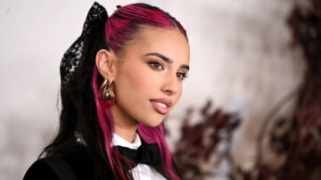 Person with pink highlights and black lace bow